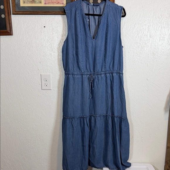 ladies denim overall dress Round Neck – Charming Charlie Classic wedding dress Size:Large 8-10 Blue Shiny Mini Dress